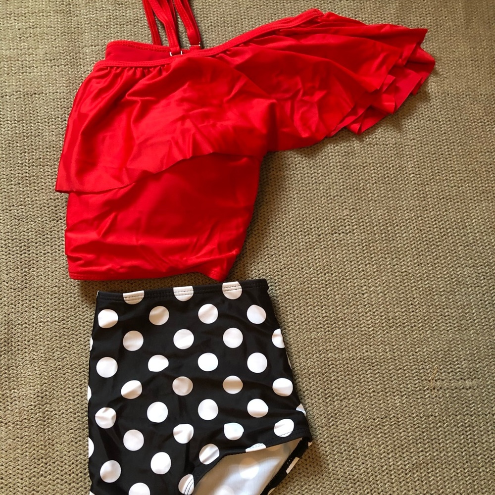 Off the shoulder red and polka dot bikini - Picture 7 of 8